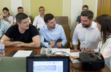 Я хочу швидких змін і гарантую політичну волю – Президент під час першого експертного обговорення концепції «Держава у смартфоні»