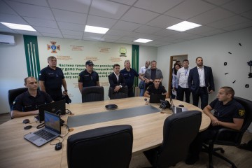 Володимир Зеленський взяв участь у відкритті Центру розмінування ДСНС у Маріуполі