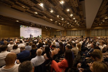 Володимир Зеленський закликав бізнес інвестувати у відновлення Донбасу