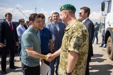 Повне облаштування КПВВ на адмінмежі з окупованим Кримом потрібно завершити до 20 грудня – Володимир Зеленський