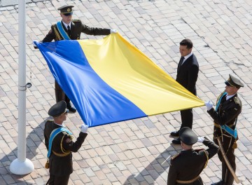 Володимир Зеленський взяв участь у церемонії підняття Державного прапора України