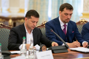 Володимир Зеленський доручив новому Прем’єр-міністру якнайшвидше перезавантажити Укравтодор, Держгеонадра та низку інших найбільш корумпованих органів