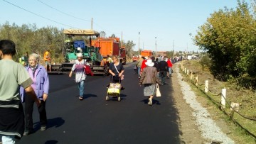 В Станице Луганской продолжается восстановление моста