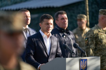 Володимир Зеленський: Україна – незалежна, унітарна й демократична держава, а хто не згоден з цим – матиме справу з нашими захисниками