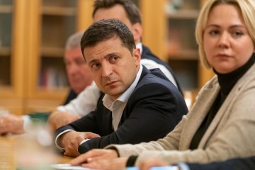 Президент зустрівся з рідними військових, які загинули під час бойових дій у зоні проведення АТО/ООС