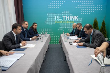 Володимир Зеленський у Маріуполі зустрівся з віце-президентом ЄБРР