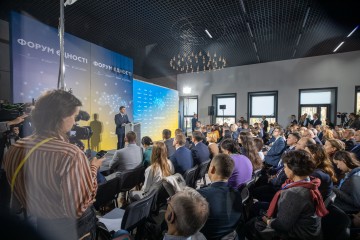 Нам потрібен мир на наших умовах – Володимир Зеленський про важливість санкційного тиску та зустрічі у Нормандському форматі