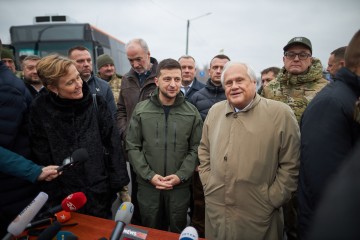 Володимир Зеленський посприяв виділенню квартир 15 родинам переміщених осіб