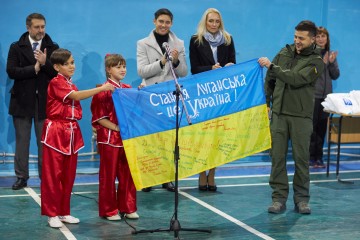 Володимир Зеленський відвідав школу у Станиці Луганській