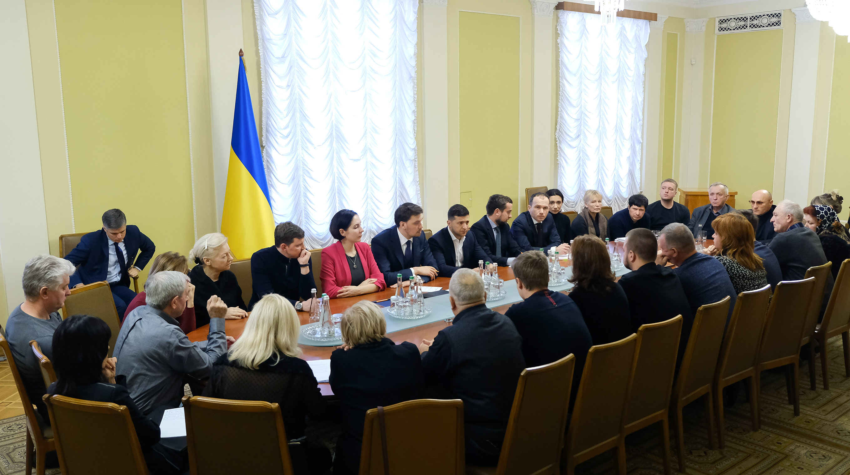 Volodymyr Zelenskyy met with relatives of Ukrainians killed in plane ...