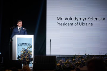 У Польщі Президент України зустрівся з колишніми бранцями нацистського концтабору Аушвіц-Біркенау