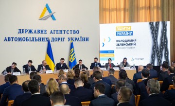 Президент закликав три області терміново надати план будівництва та ремонту доріг