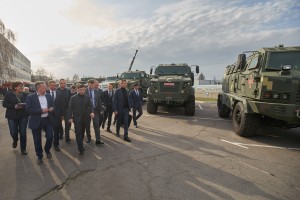 Президент України Володимир Зеленський відвідав завод «АвтоКрАЗ» у Кременчузі, 6 березня 2020 року