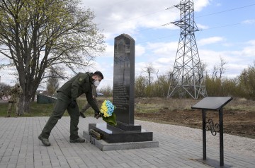 Володимир Зеленський ушанував пам'ять загиблих пасажирів автобуса Златоустівка – Донецьк