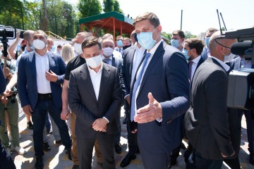 «Велике будівництво»: Президент взяв участь у відкритті реконструйованого стадіону на Одещині та ознайомився з проектами у дорожньому будівництві