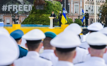 Президент: Найкращий подарунок неньці Україні – щоб її діти були здорові