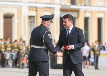 У День Незалежності Володимир Зеленський присвоїв звання Героя України трьом громадянам