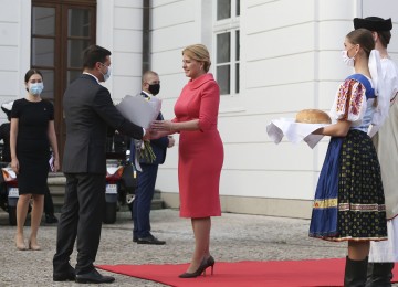 У Братиславі відбулася церемонія зустрічі президентів України та Словаччини