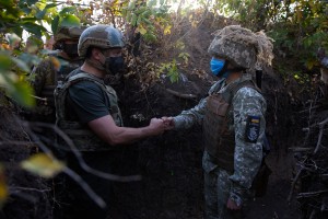 Під час робочої поїздки до Донецької області Президент Володимир Зеленський привітав з Днем захисника України воїнів, які несуть службу в зоні проведення Операції об’єднаних сил, 14 жовтня 2020 року