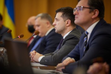 Президент: Україна продовжить закріплений у Конституції стратегічний курс – набуття повноправного членства в ЄС і НАТО