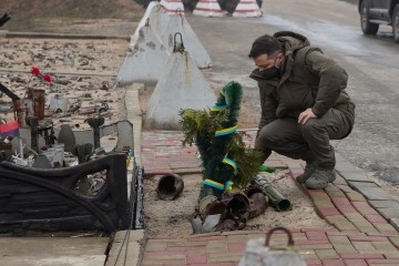 Володимир Зеленський ушанував пам'ять воїнів, загиблих у боях за Авдіївку