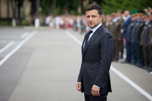 Президент України Володимир Зеленський вручив дипломи випускникам Національного університету оборони імені Івана Черняховського, 18 червня 2021 року. 