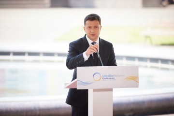 President of Ukraine would like the United States to help end the war in Donbas