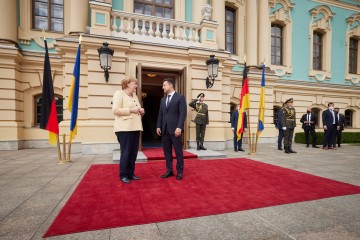 У Києві розпочалася зустріч Володимира Зеленського та Ангели Меркель