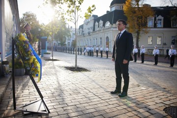 Володимир Зеленський біля Стіни пам’яті на Михайлівській площі вшанував загиблих за Україну