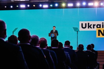 Президент: Безпека громади починається там, де вночі освітлена вулиця, де люди не бояться звернутися до поліцейського