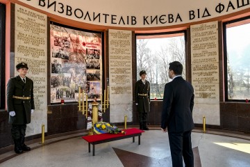 Президент: Ми ніколи не забудемо, якою ціною Київ було звільнено від нацистських окупантів