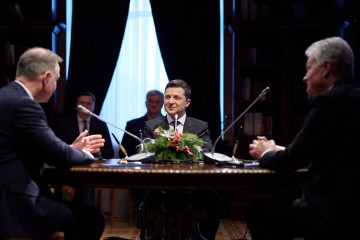 Trilateral meeting of presidents of Ukraine, Lithuania and Poland begins