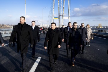 In the presence of the President, traffic on the upper part of the new cable-stayed bridge across the Dnieper in Zaporizhzhia was launched