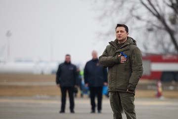 Volodymyr Zelenskyy took part in the solemn raising of the State Flag of Ukraine on the occasion of Unity Day