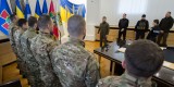 Президент України Володимир Зеленський вручив державні нагороди бійцям підрозділу особливого призначення Національної поліції України КОРД, які виконують важливі завдання в межах протидії повномасштабній збройній агресії Російської Федерації проти України, 19 березня 2022 року.