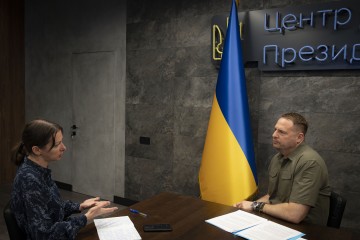 Щоб у наших партнерів не виникало питань, ОПУ проводить щотижневі брифінги стосовно використання отриманої зброї – Андрій Єрмак в інтерв’ю НВ