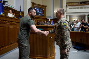 У День Української Державності Президент вручив захисникам України відзнаки «Хрест бойових заслуг»