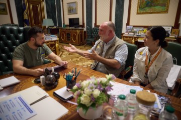 Володимир Зеленський зустрівся із засновником гуманітарної організації World Central Kitchen Хосе Андресом