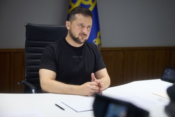 Від війни в Україні не можна втомлюватися, бо вона ведеться за мирне життя, яке зараз мають європейці – Володимир Зеленський під час спілкування з французьким бізнесом