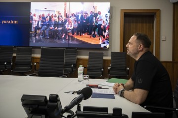 Андрій Єрмак і Роберта Мецола закликали підтримати створення міжнародного трибуналу для політичного керівництва Росії