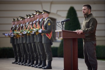 On Day of Defenders of Ukraine President presents orders of Gold Star, Cross of Combat Merit awards, awards military units with honorary titles