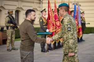 У День захисників і захисниць України Президент Володимир Зеленський вручив ордени «Золота Зірка», відзнаки «Хрест бойових заслуг» і присвоїв почесні найменування військовим частинам, 14 жовтня 2022 року.