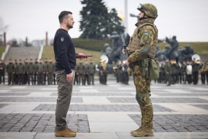 Президент Володимир Зеленський узяв участь в урочистостях з нагоди відзначення 9-ї річниці Національної гвардії України й випуску офіцерів Національної академії НГУ та Київського інституту НГУ. Володимир Зеленський вручив нацгвардійцям високі державні нагороди, 24 березня 2023 року.