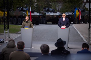 Володимир Зеленський за результатами переговорів із Матеушем Моравецьким у Варшаві: Ми домовилися про те, що дасть українським воїнам більше сили