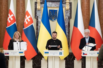 У безпековій допомозі Україні не може бути жодних оборонних табу – Володимир Зеленський за підсумками зустрічі з лідерами Чехії та Словаччини