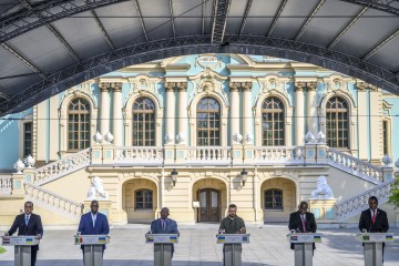 ​Ніхто не може почуватися захищеним, поки Росія намагається зробити агресію глобальною нормою – Президент України після зустрічі з делегацією африканських країн у Києві