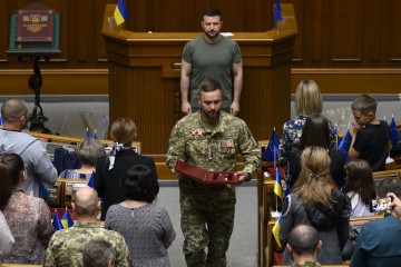 President of Ukraine suggests developing a policy of heroes for Ukrainian warriors