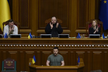 On 27th anniversary of Ukraine's Constitution President proposes reference points of future Ukrainian Doctrine for discussion, presents state awards