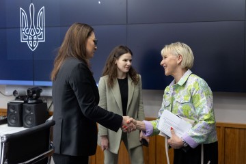 Briefing for the International Working Group on the Environmental Consequences of War was held in the Office of the President