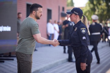 Українська поліція вміє бути професійною, уміє рятувати від зла, повертати справедливість – Президент на заходах з нагоди Дня Національної поліції